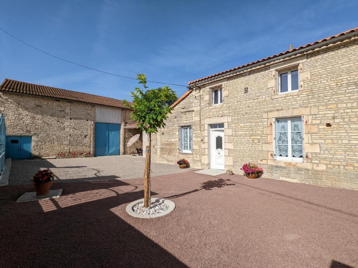 Maison Lumineuse Avec Cour Privative, Proche Sites Culturels, Tout Confort, Equipe Bebe, Wifi Inclus - Fr-1-653-98 Puyreaux Εξωτερικό φωτογραφία